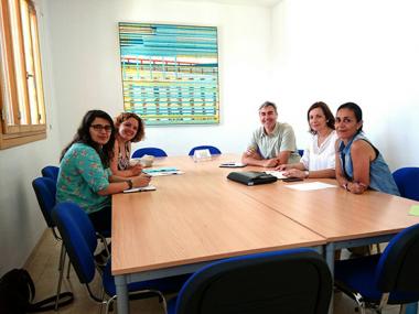 Reunió a tres bandes entre Ajuntament, Govern i Consell per lluitar contra el maltracte infantil