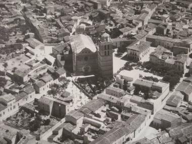 CASA CONSISTORIAL I PLAÇA COMTE D'EMPÚRIES