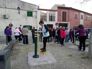 Més de 60 murers i mureres participen en la caminada inaugural de la ‘Ruta Saludable’