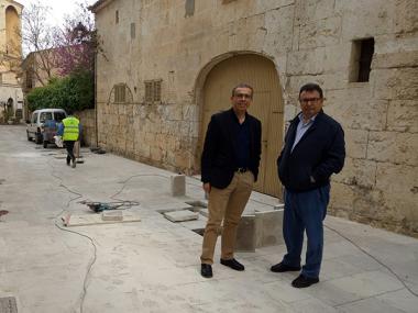 L’Ajuntament repara el paviment de tot el casc antic