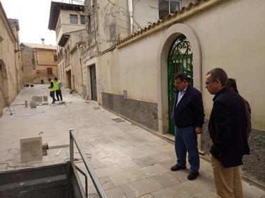 L’Ajuntament repara el paviment de tot el casc antic