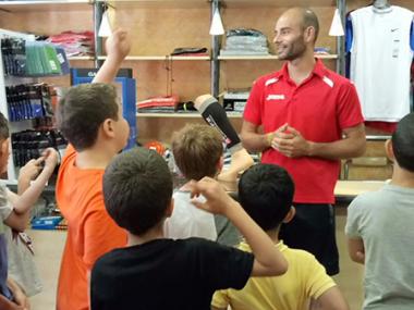 Els alumnes del Col·legi Sant Francesc d’Assís visiten els comerços de Muro