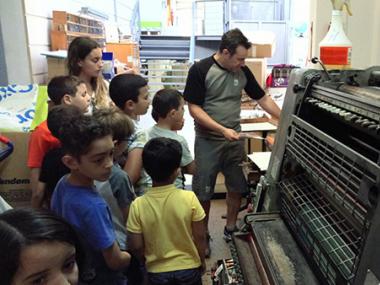 Els alumnes del Col·legi Sant Francesc d’Assís visiten els comerços de Muro