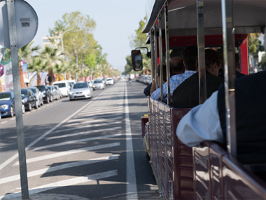 Presenten a Platja de Muro el primer tren turístic amb gas natural d'Europa