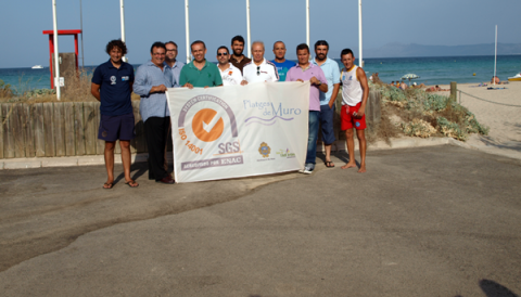 Hissada de les Banderes Blava i ISO 14001 a les Platges de Muro 