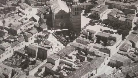 CASA CONSISTORIAL I PLAÇA COMTE D'EMPÚRIES