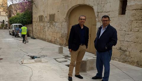 L’Ajuntament repara el paviment de tot el casc antic