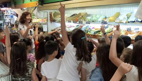 Els alumnes del Col·legi Sant Francesc d’Assís visiten els comerços de Muro